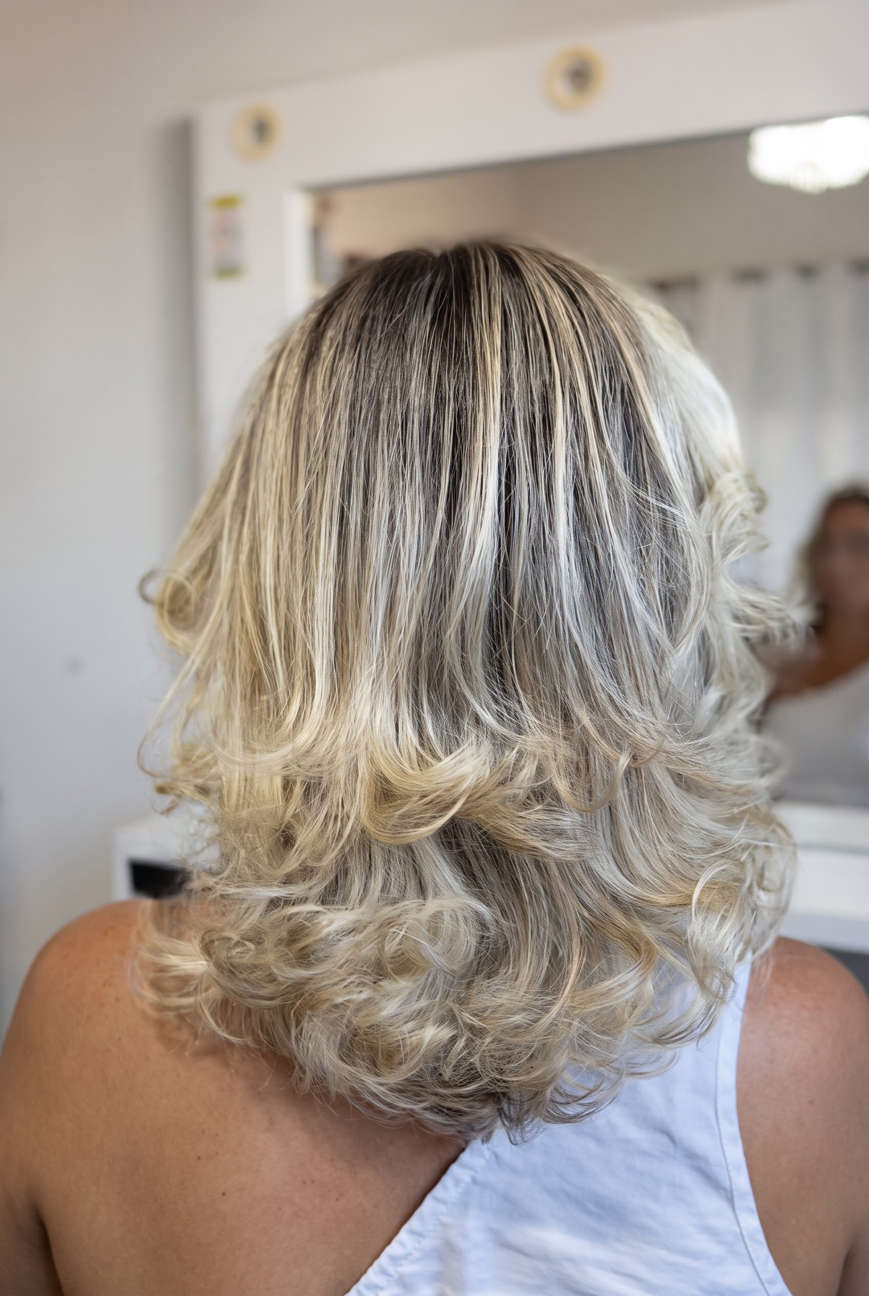 Cabelo curto com loiro claro de leitura fria